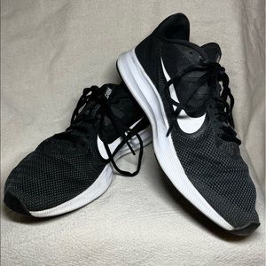 Nike Women's Downshifter Sneaker Size 9.5